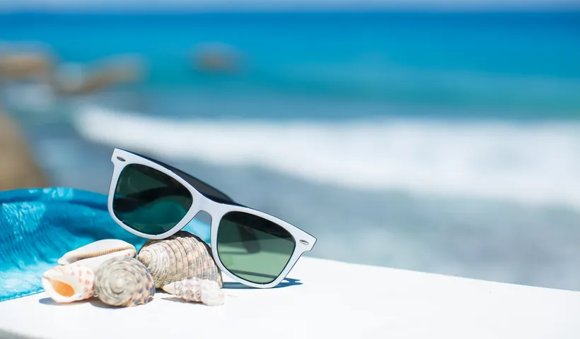 UV400 و محافظت 100 درصدی در برابر اشعه ماورای بنفش در عینک